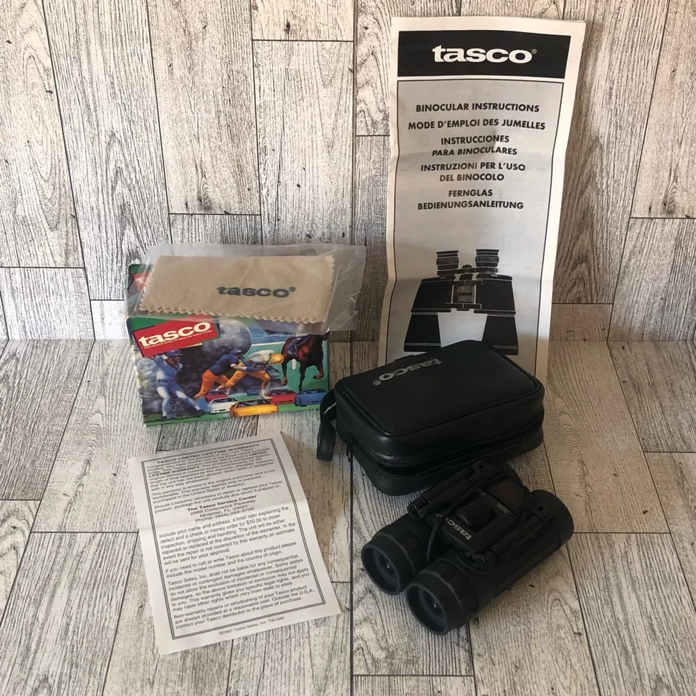 Tasco 165RB Black Compact Rubber Armored Folding Binoculars 8x21mm w/Case